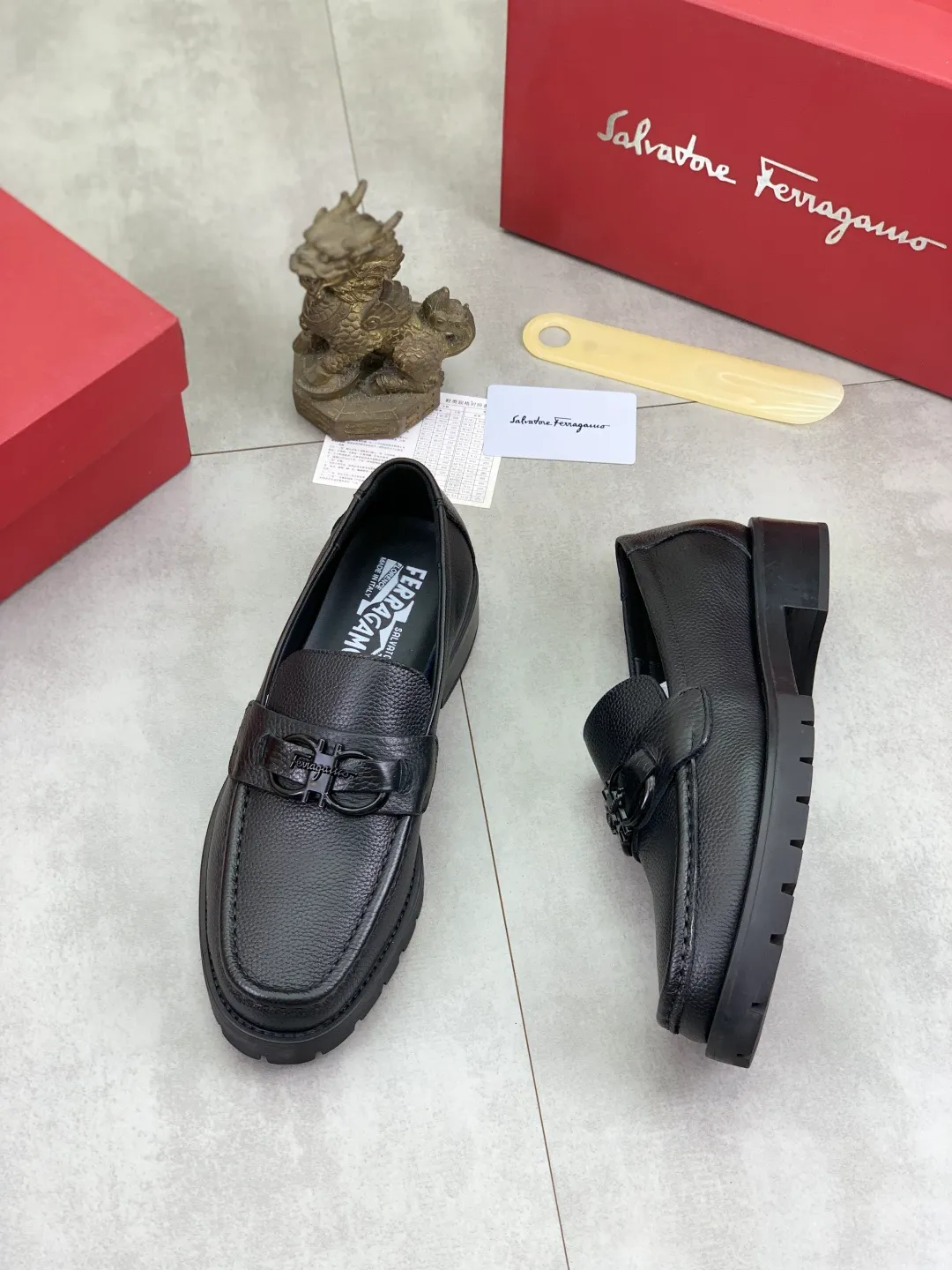 Men's Men's Shoes 💰P480💰[New Style] Water-dyed Niuli 🆘[Salvatore Ferragamo] Ferragamo's latest casual business leather shoes for men! Listed simultaneously! The fabric is made of specially imported original calfskin, and the interior is made of imported water-dyed cowhide. It is absolutely luxurious and leads the fashion trend. Matching code: 38-44 (45 and 46 can be customized) Multiple colors available
